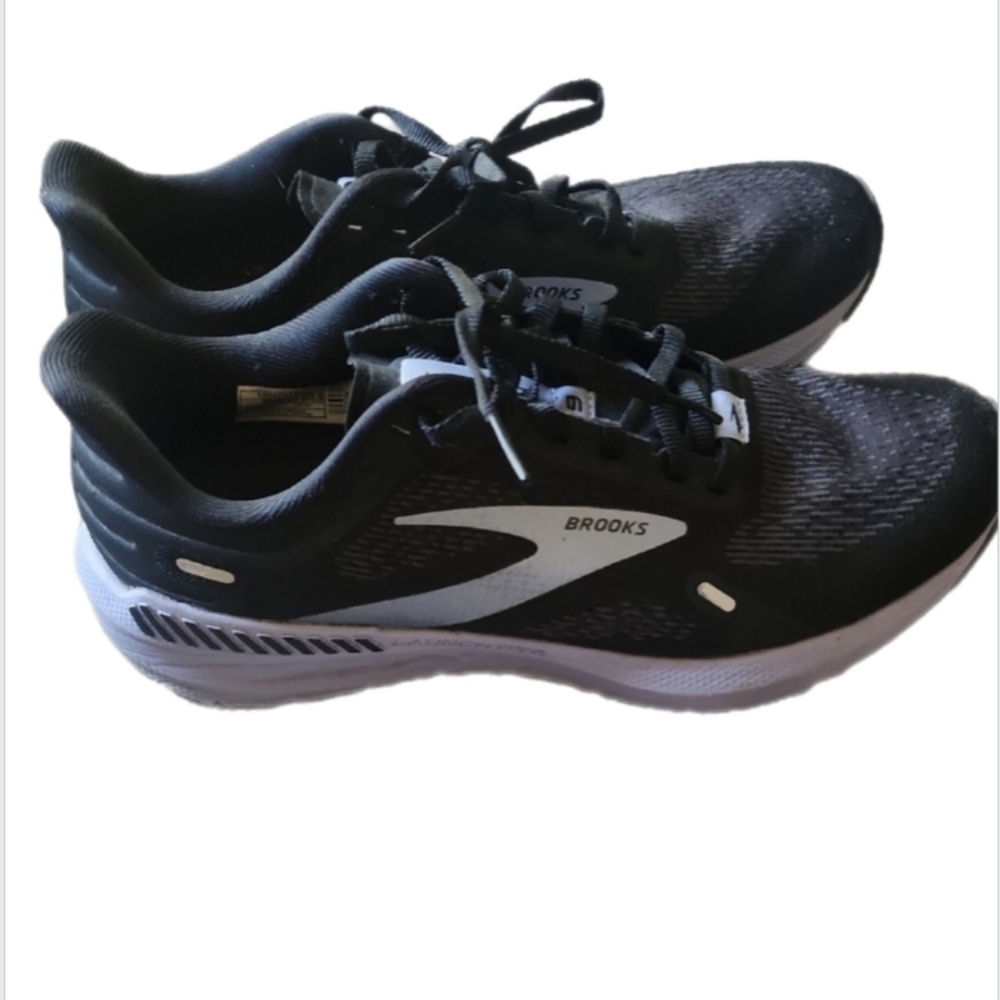 Brooks Black and Purple Athletic Running/Walking Shoes with Cushioned Sole